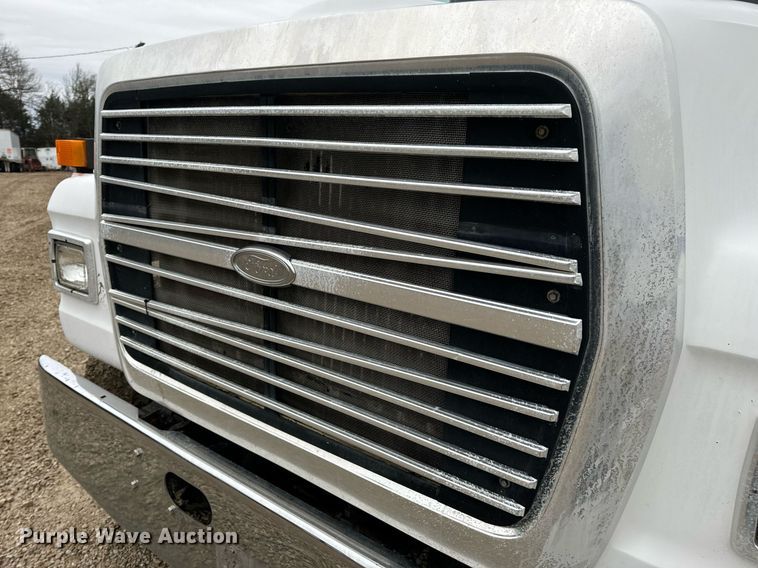 image for item DV1884 1994 Ford L9000 truck cab and chassis