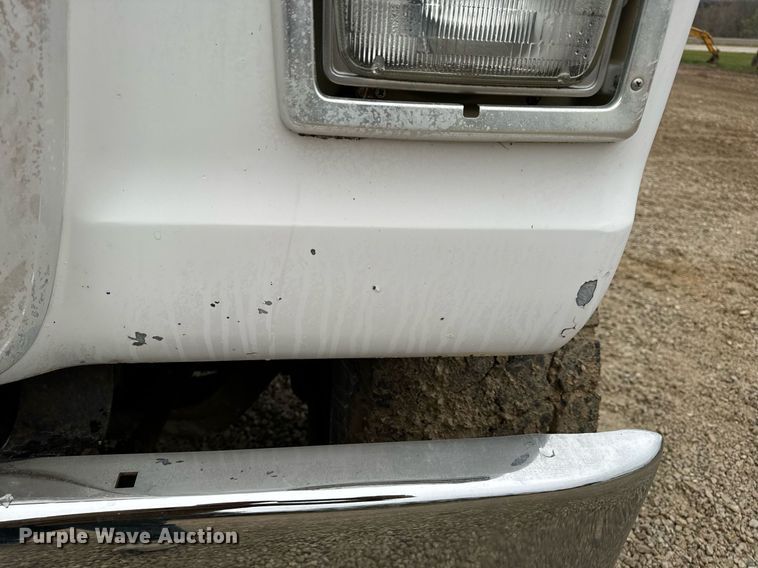 image for item DV1884 1994 Ford L9000 truck cab and chassis