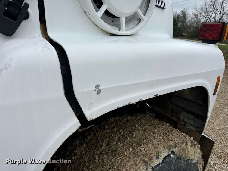 image for item DV1884 1994 Ford L9000 truck cab and chassis