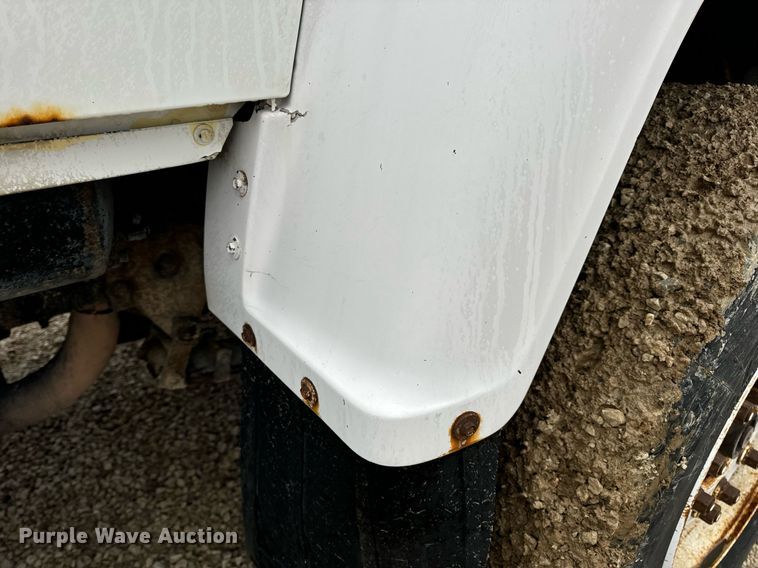 image for item DV1884 1994 Ford L9000 truck cab and chassis