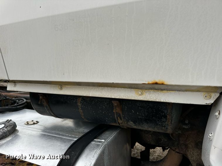 image for item DV1884 1994 Ford L9000 truck cab and chassis