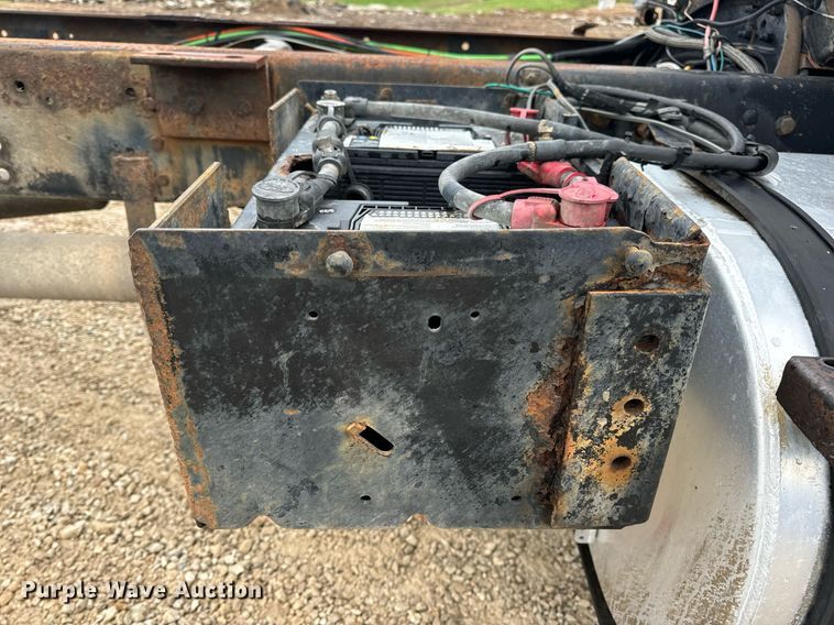 image for item DV1884 1994 Ford L9000 truck cab and chassis