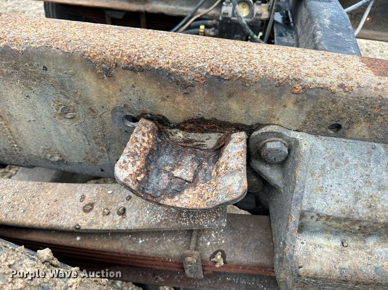 image for item DV1884 1994 Ford L9000 truck cab and chassis