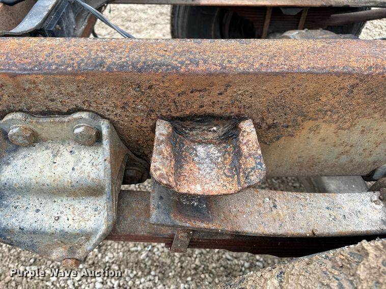 image for item DV1884 1994 Ford L9000 truck cab and chassis