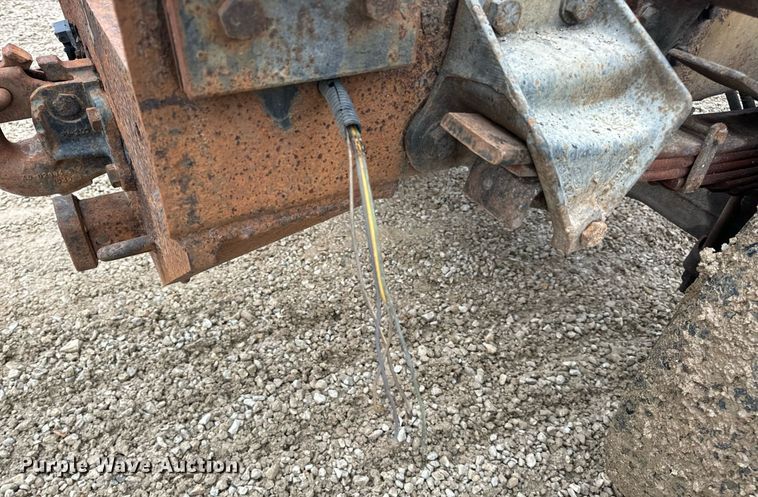 image for item DV1884 1994 Ford L9000 truck cab and chassis