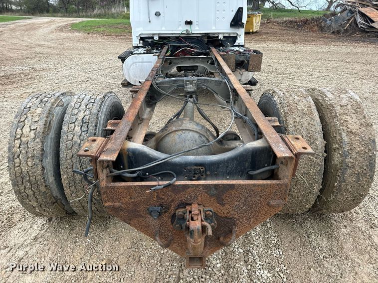 image for item DV1884 1994 Ford L9000 truck cab and chassis