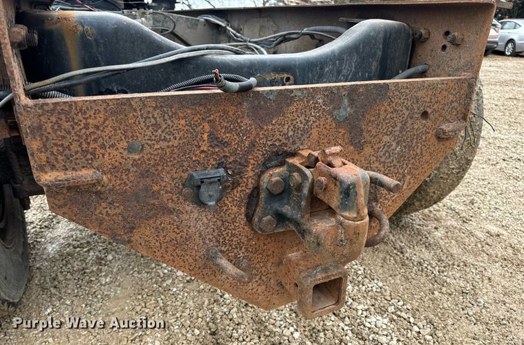 image for item DV1884 1994 Ford L9000 truck cab and chassis