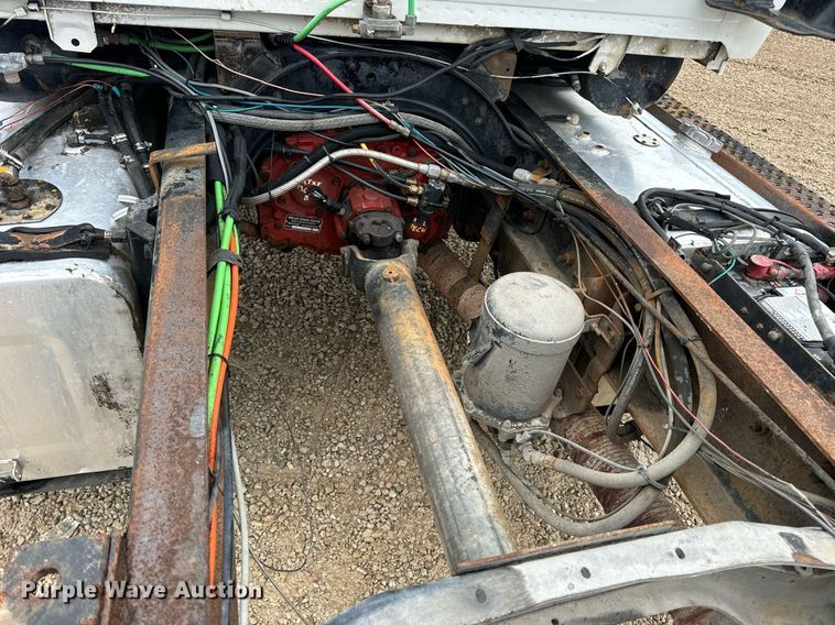 image for item DV1884 1994 Ford L9000 truck cab and chassis