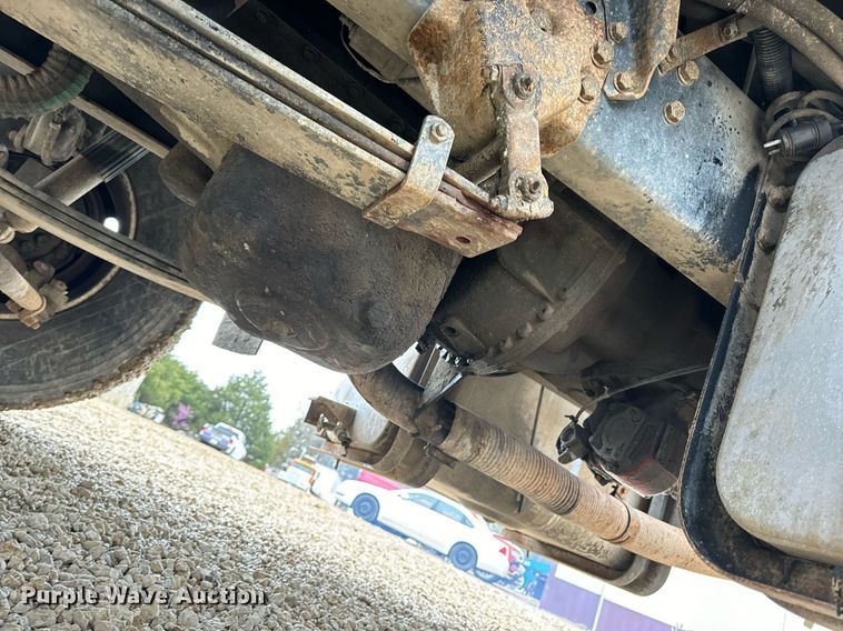 image for item DV1884 1994 Ford L9000 truck cab and chassis