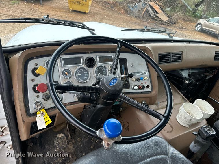 image for item DV1884 1994 Ford L9000 truck cab and chassis