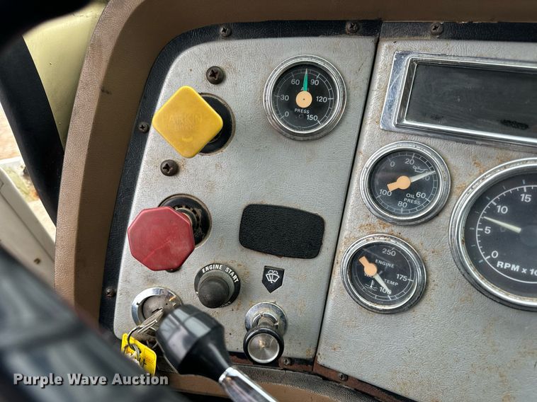 image for item DV1884 1994 Ford L9000 truck cab and chassis