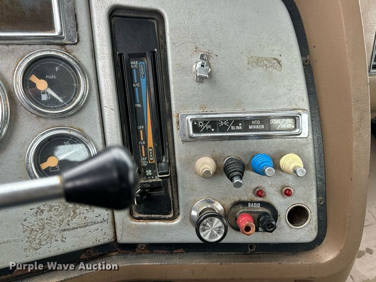 image for item DV1884 1994 Ford L9000 truck cab and chassis