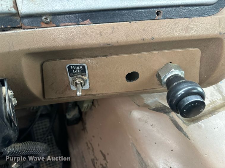 image for item DV1884 1994 Ford L9000 truck cab and chassis