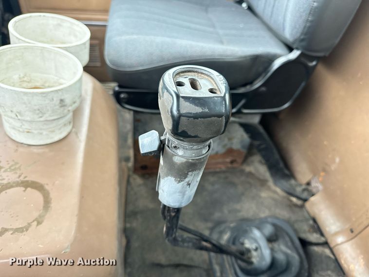 image for item DV1884 1994 Ford L9000 truck cab and chassis