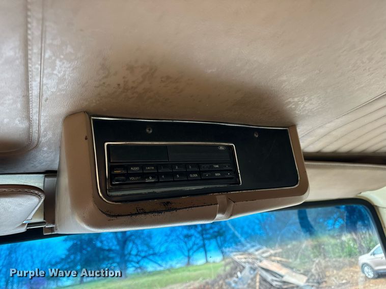 image for item DV1884 1994 Ford L9000 truck cab and chassis