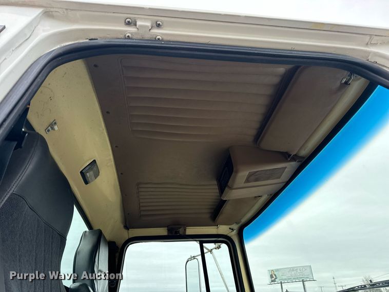 image for item DV1884 1994 Ford L9000 truck cab and chassis