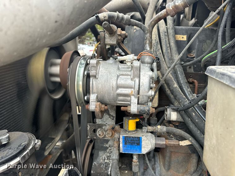 image for item DV1884 1994 Ford L9000 truck cab and chassis