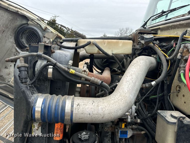 image for item DV1884 1994 Ford L9000 truck cab and chassis