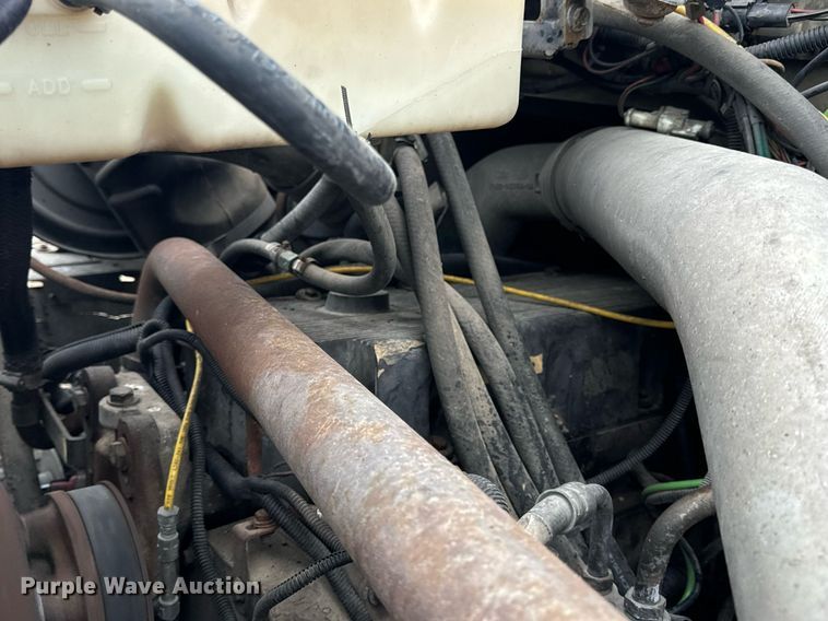 image for item DV1884 1994 Ford L9000 truck cab and chassis