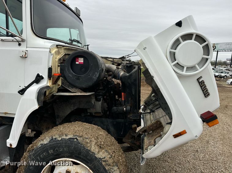 image for item DV1884 1994 Ford L9000 truck cab and chassis