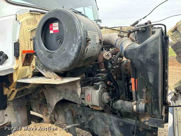 image for item DV1884 1994 Ford L9000 truck cab and chassis