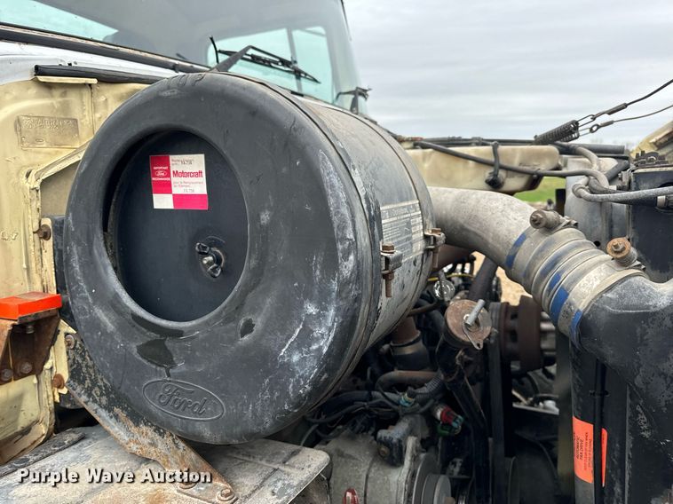 image for item DV1884 1994 Ford L9000 truck cab and chassis