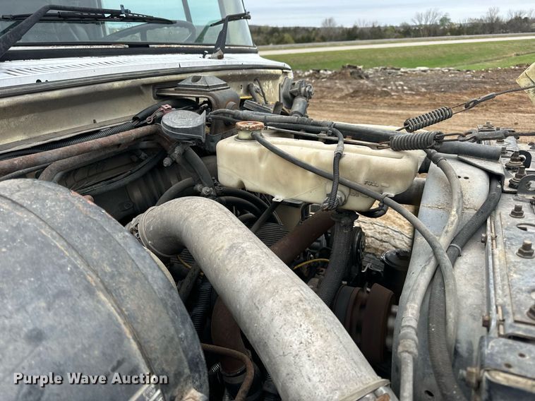image for item DV1884 1994 Ford L9000 truck cab and chassis