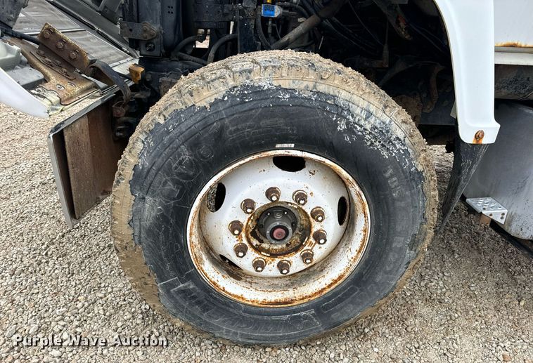 image for item DV1884 1994 Ford L9000 truck cab and chassis