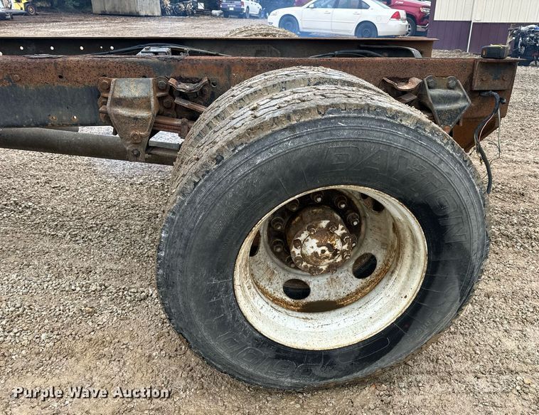 image for item DV1884 1994 Ford L9000 truck cab and chassis