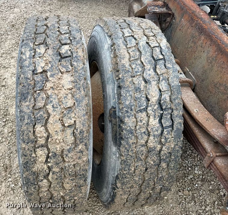 image for item DV1884 1994 Ford L9000 truck cab and chassis