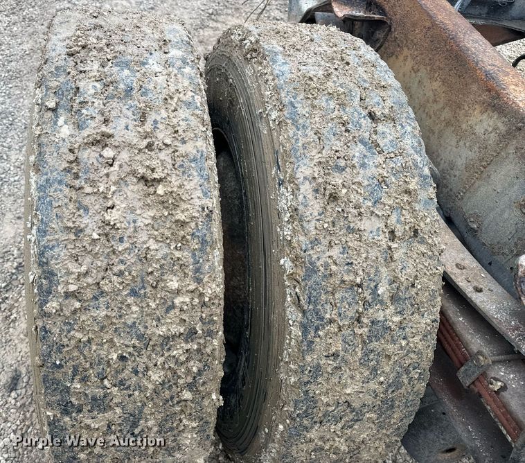 image for item DV1884 1994 Ford L9000 truck cab and chassis