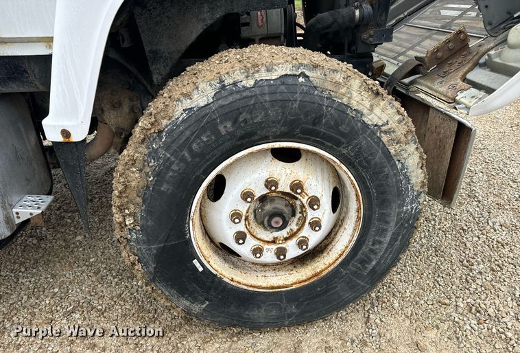 image for item DV1884 1994 Ford L9000 truck cab and chassis