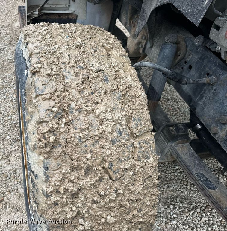 image for item DV1884 1994 Ford L9000 truck cab and chassis