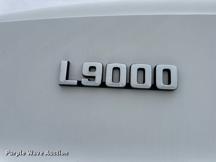 image for item DV1884 1994 Ford L9000 truck cab and chassis