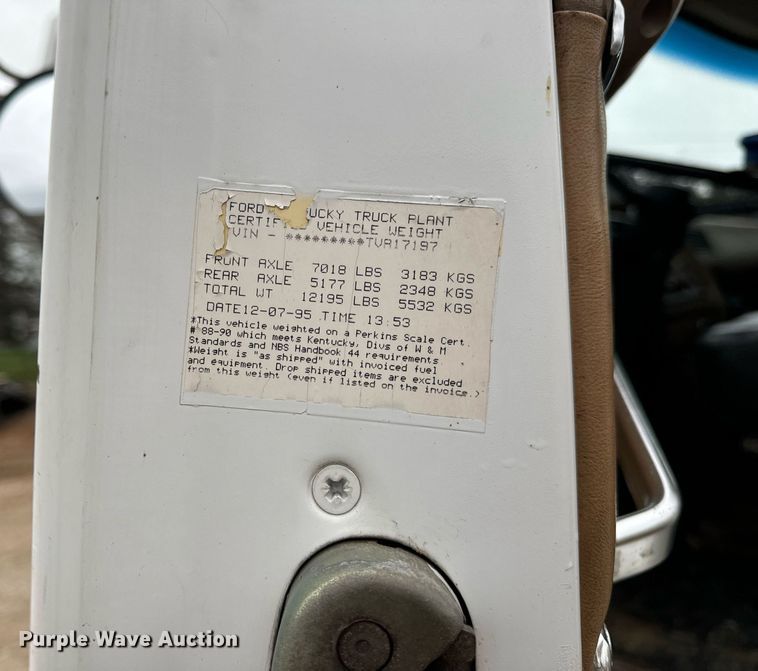 image for item DV1884 1994 Ford L9000 truck cab and chassis