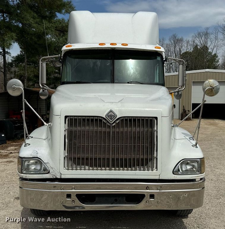 image for item DV1900 2007 International 9400i semi truck