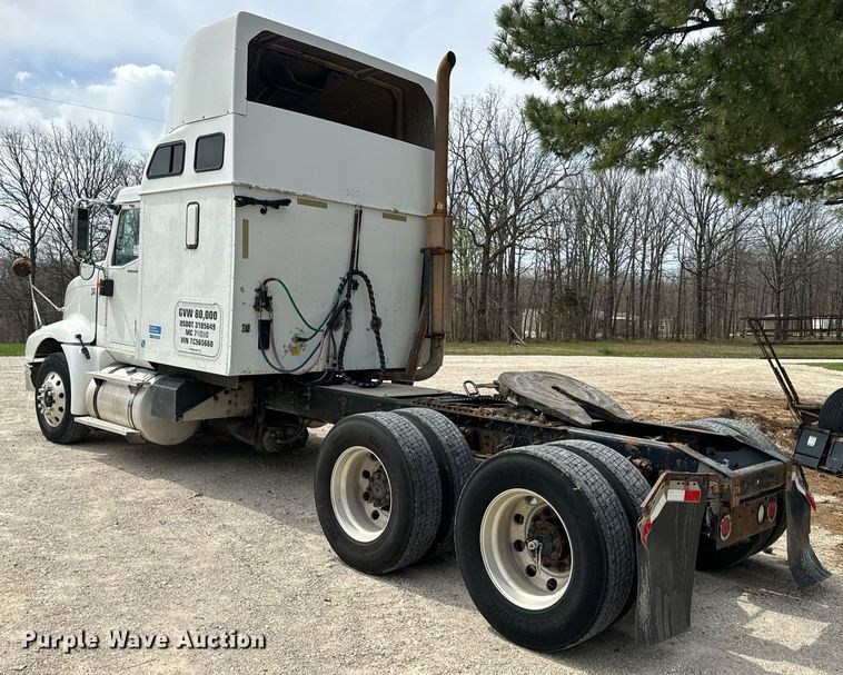 image for item DV1900 2007 International 9400i semi truck