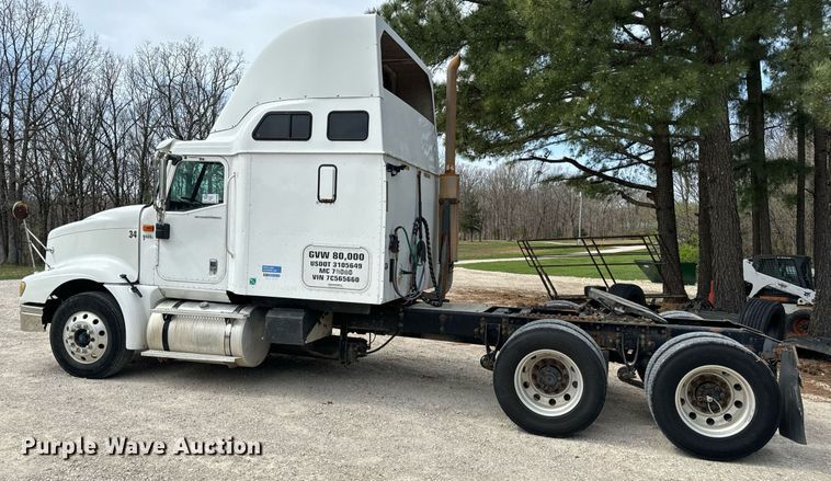 image for item DV1900 2007 International 9400i semi truck