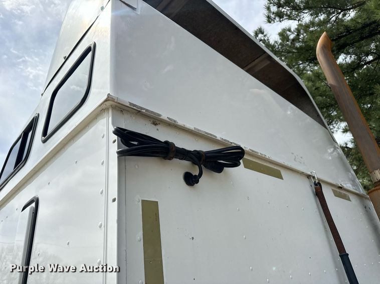 image for item DV1900 2007 International 9400i semi truck