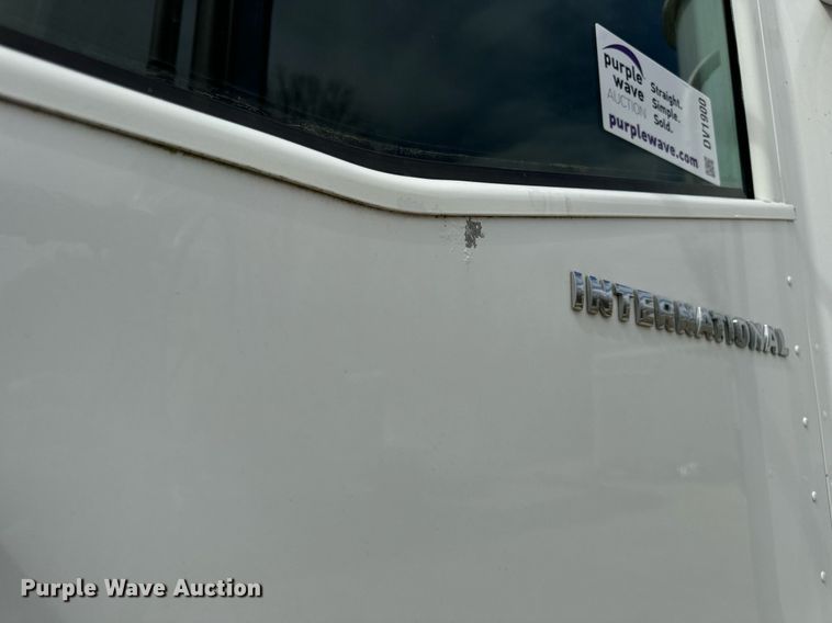 image for item DV1900 2007 International 9400i semi truck