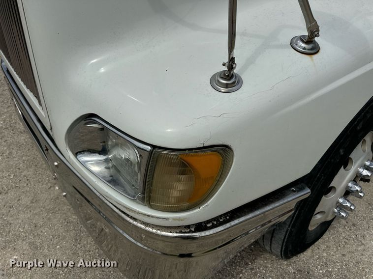 image for item DV1900 2007 International 9400i semi truck