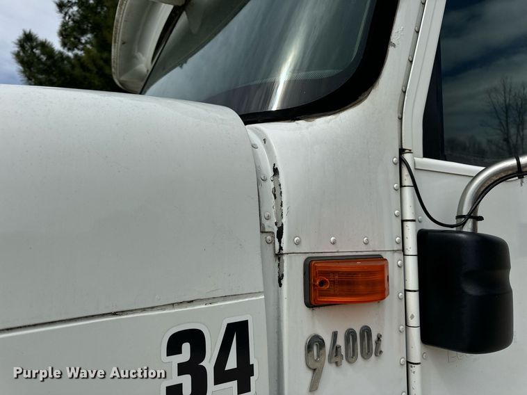 image for item DV1900 2007 International 9400i semi truck