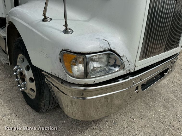 image for item DV1900 2007 International 9400i semi truck