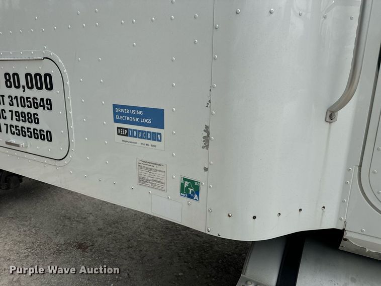 image for item DV1900 2007 International 9400i semi truck