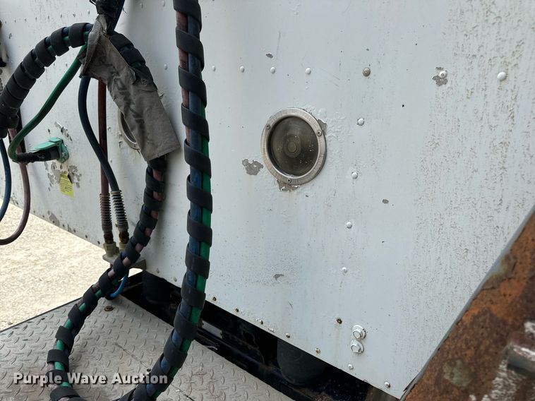 image for item DV1900 2007 International 9400i semi truck