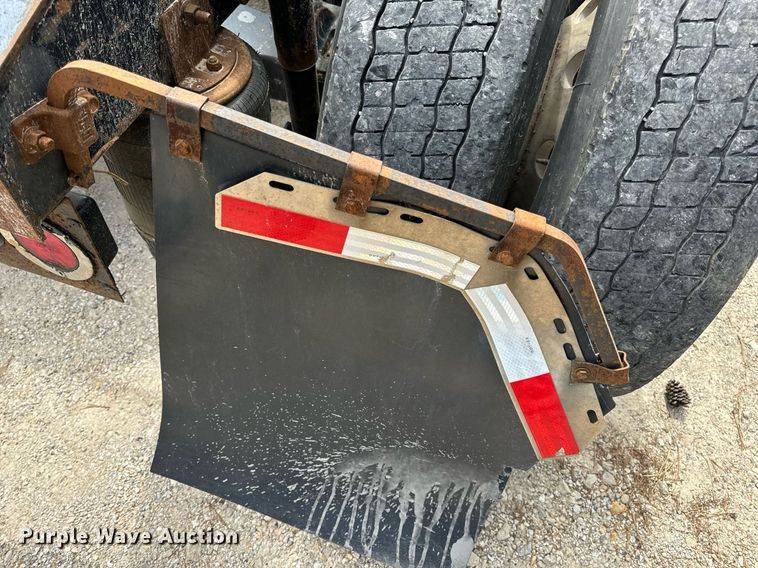 image for item DV1900 2007 International 9400i semi truck