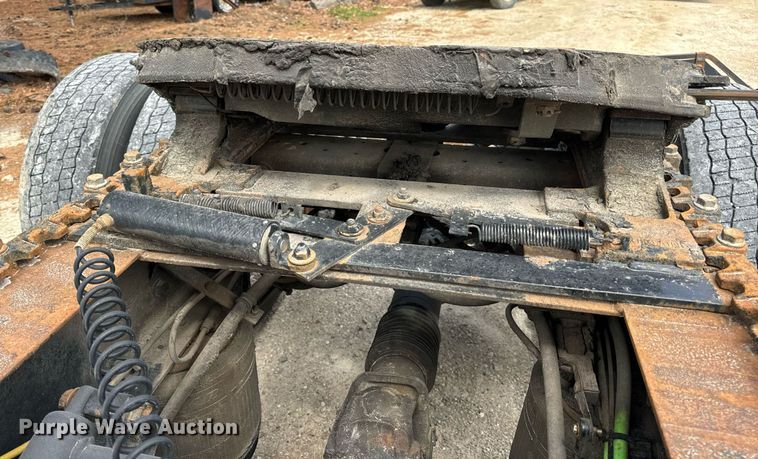 image for item DV1900 2007 International 9400i semi truck