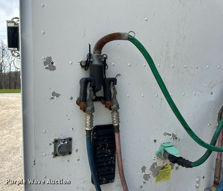 image for item DV1900 2007 International 9400i semi truck