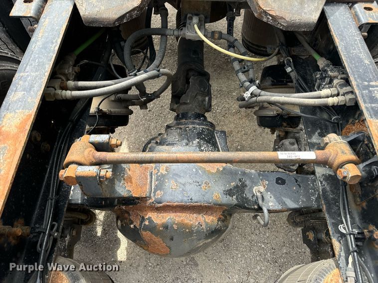 image for item DV1900 2007 International 9400i semi truck