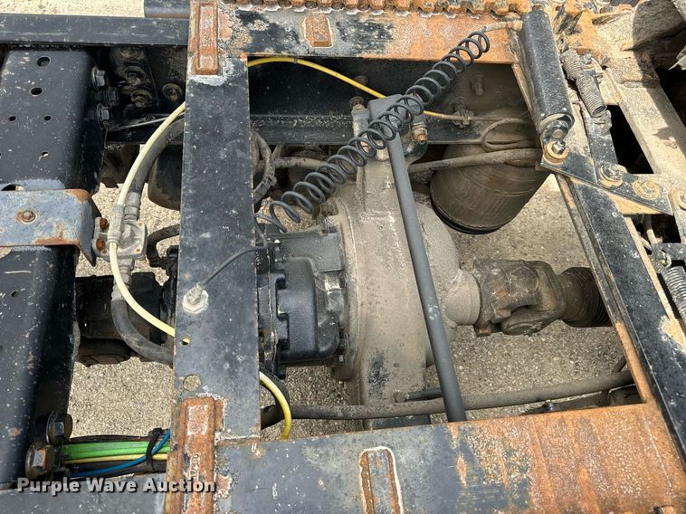 image for item DV1900 2007 International 9400i semi truck